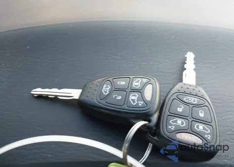 2006 Chrysler Town & Country Limited z USA, uszkodzony, nr VIN 2A4GP64L76R783229